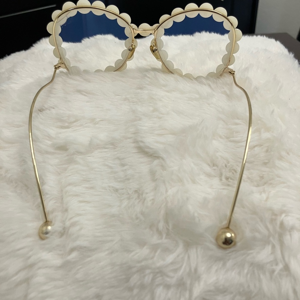 Faux Pearl-Embellished Round Gold Frame, Ivory Pearls - Picture 12 of 14